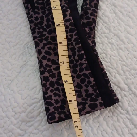 Women's Leopard Print Stretch Gloves - Black and Taupe - Picture 4 of 5